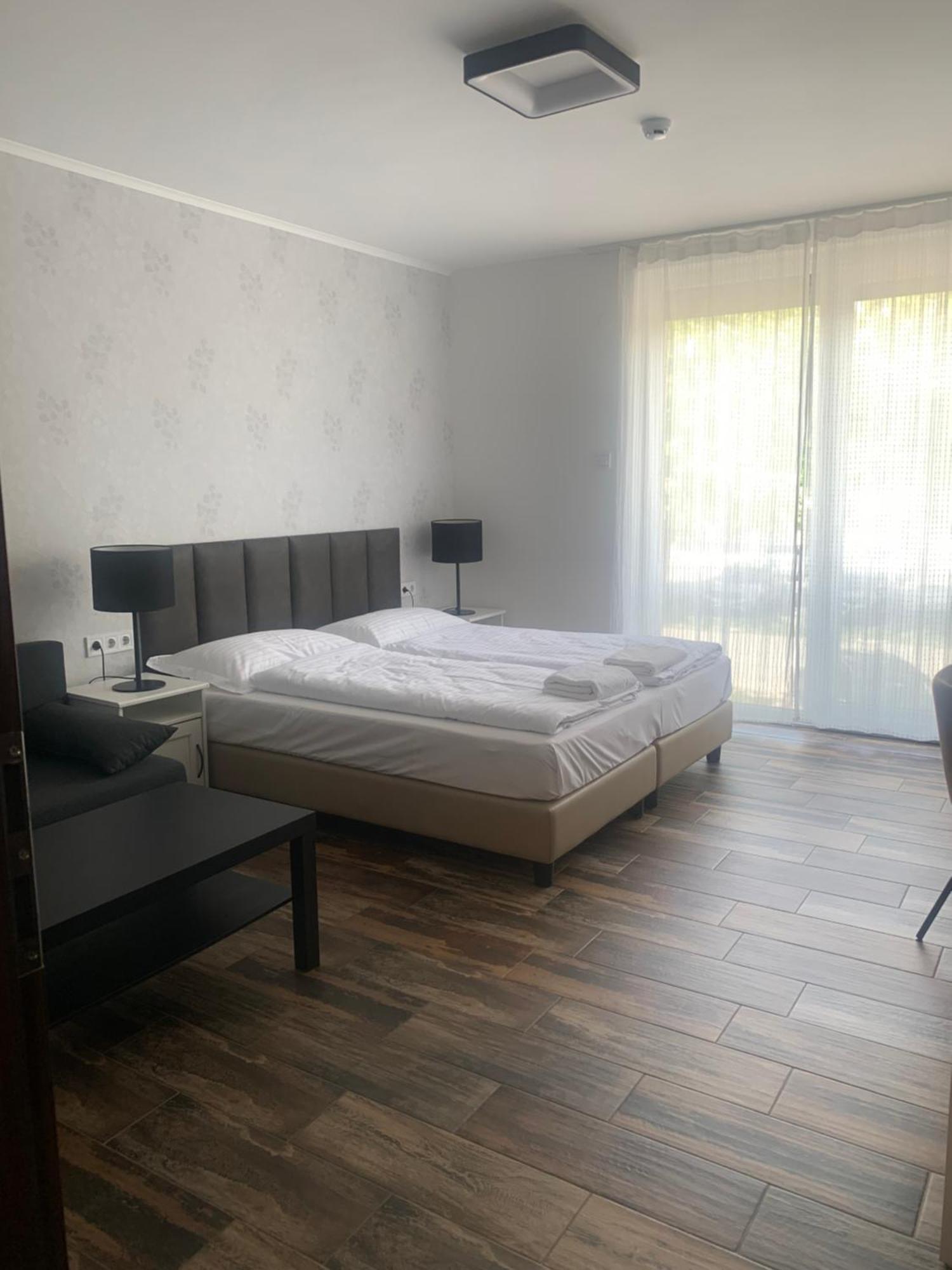Panzio Bed & Breakfast Balatonlelle